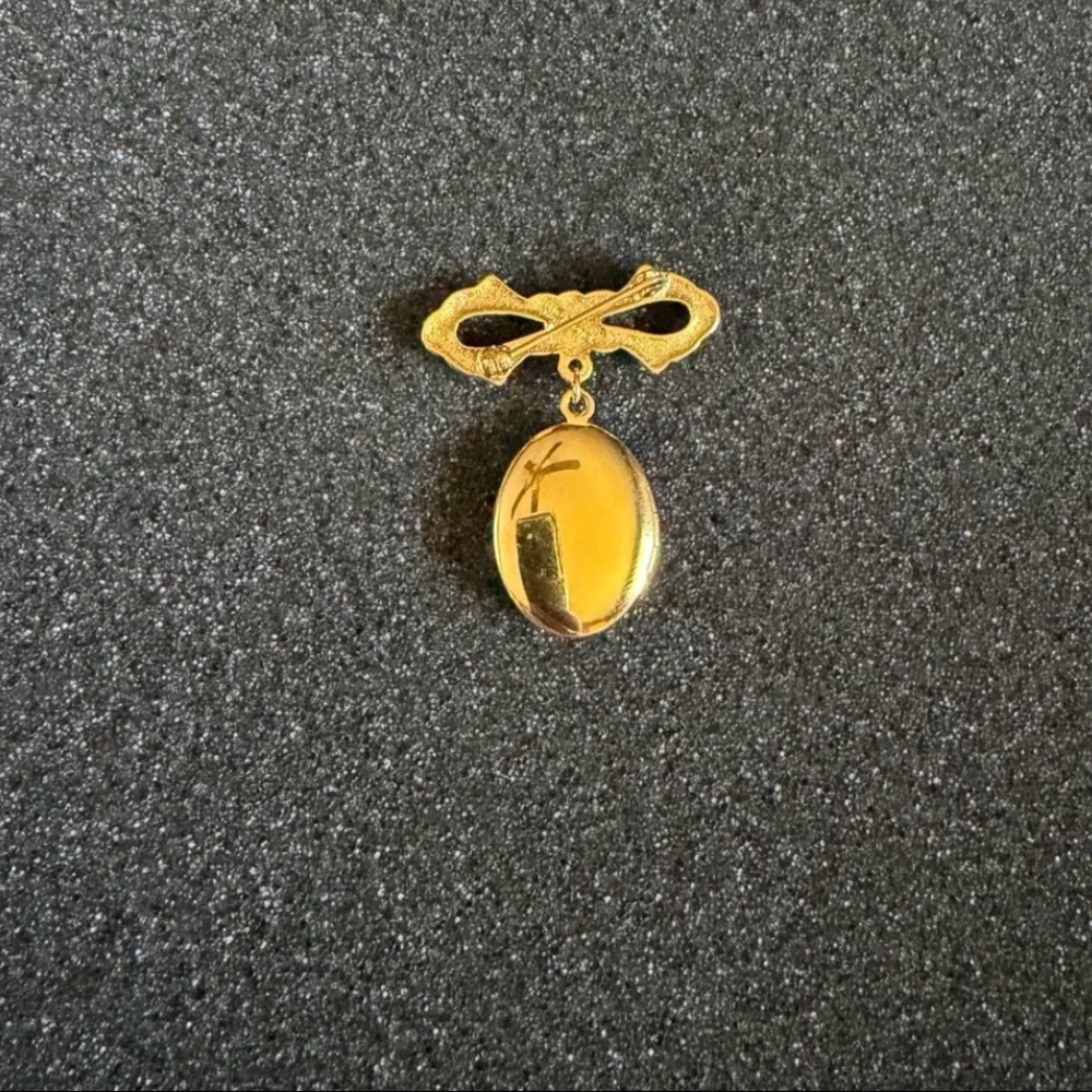 Vintage Monet Gold Tone Locket Brooch/Pin - Picture 4 of 6